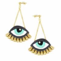 Boucles d'oreilles oeil, brodées à la main de fil de soie turquoise, blanc et noir avec strass et larmes en laiton. Attaches en laiton inoxydable et anti-allergène.