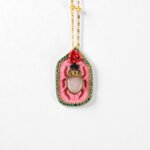 Metallic Red Legs / White Quartz stone