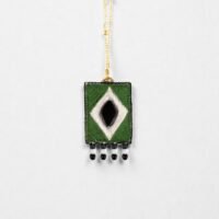 Collier brodé Navajo Naholia vert forest fond studio