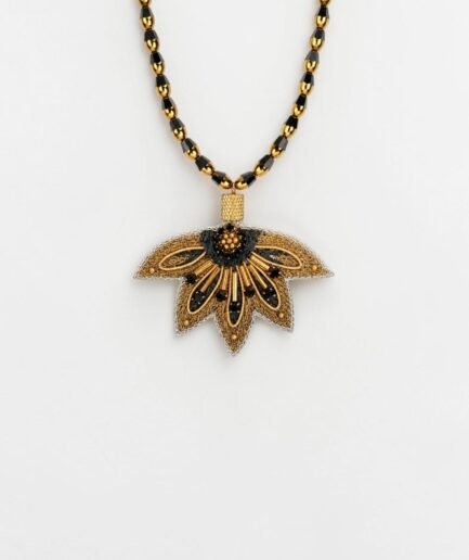 APONIA - Medallion Necklace Metallic